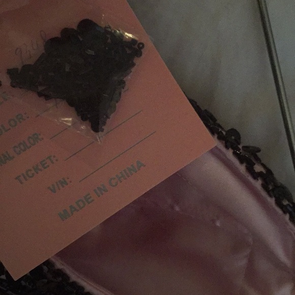 Pink prom dress from “Peaches” boutique - Picture 4 of 7